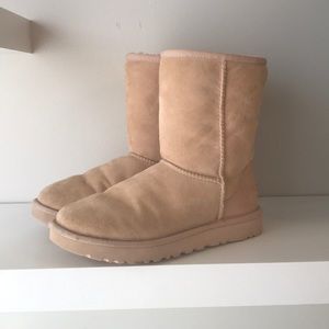 UGG classic short boot in a pink peach color 7.5
